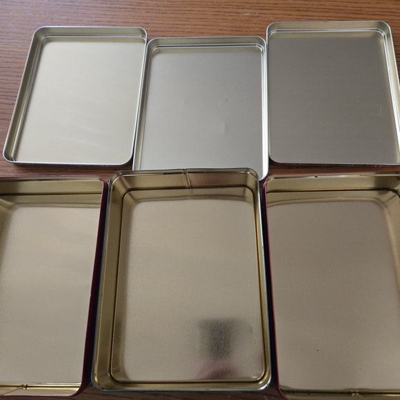 Unlock the Magic Holiday Oreo Tin Set - Picture 8 of 8